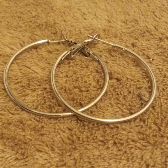 Elegant Silver Hoop Earrings - Picture 4 of 4